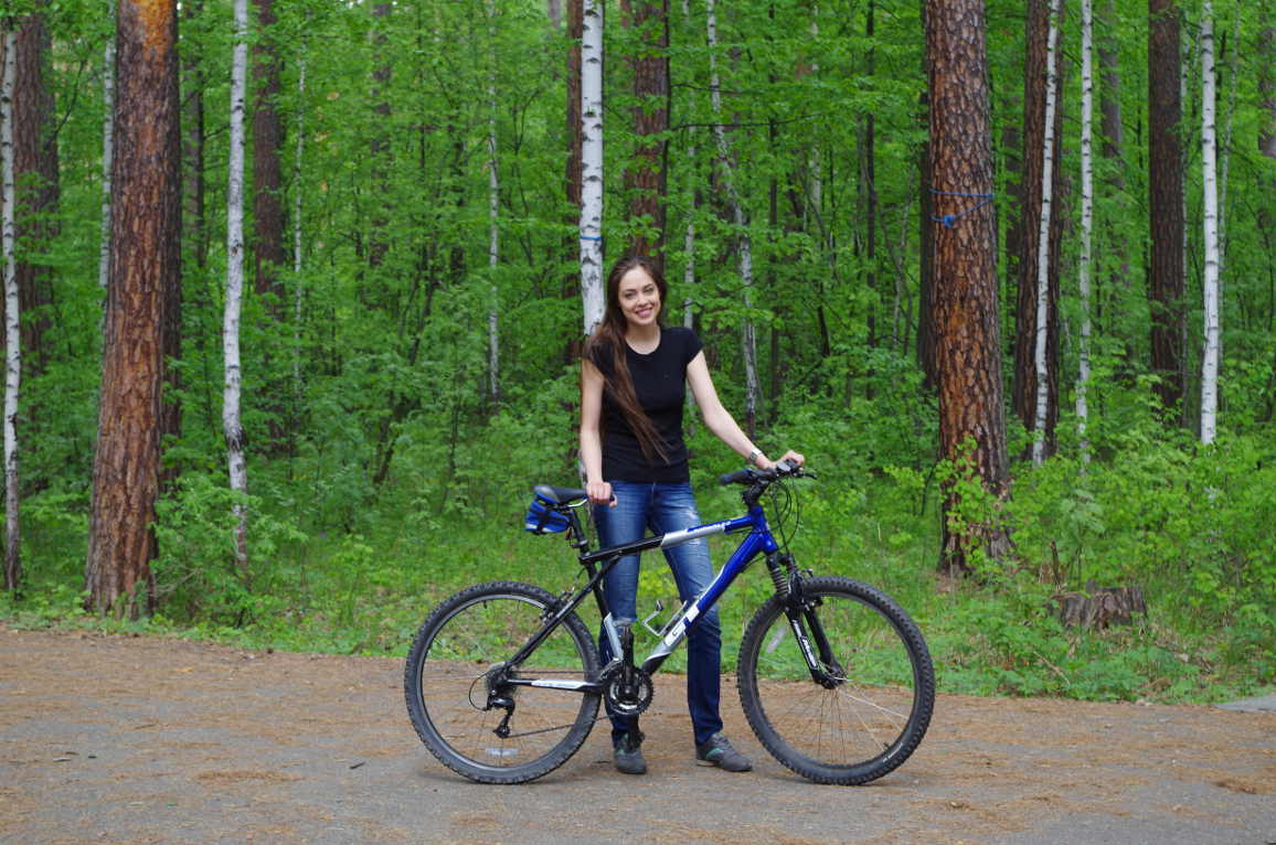 Катание на велосипеде в лесу возле оз. Тургояк